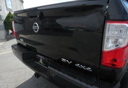 2017 Nissan Titan - Image 15