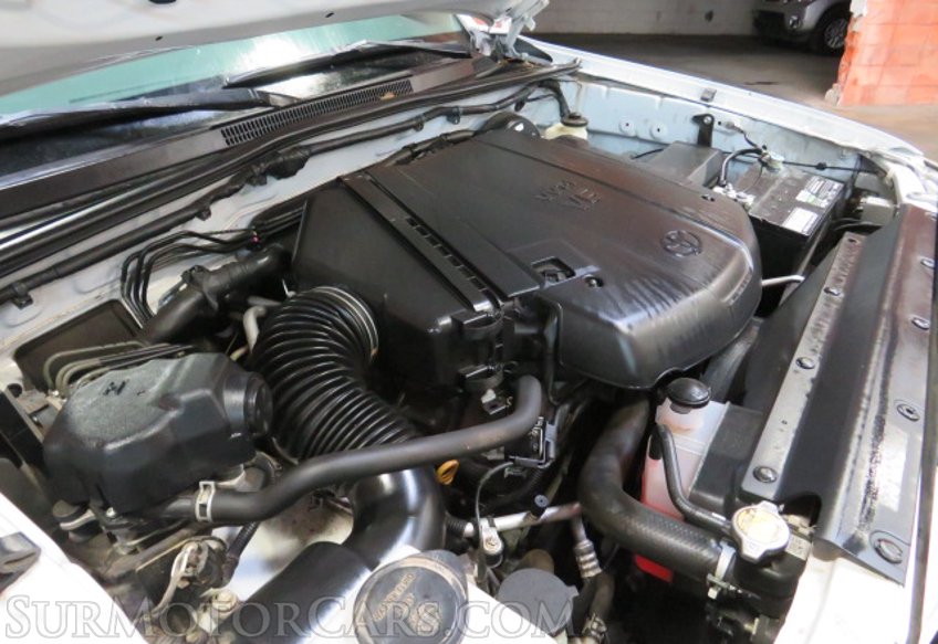 2015 Toyota Tacoma - Image 30