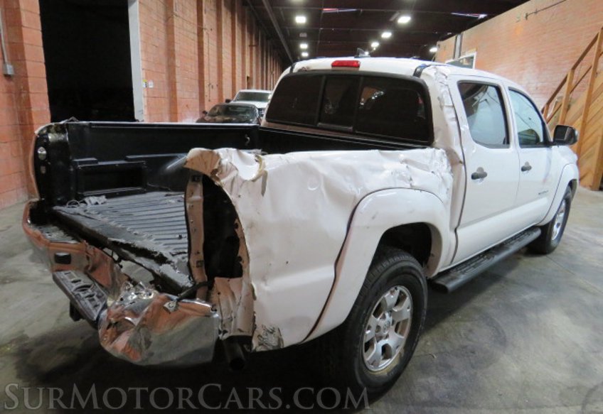 2015 Toyota Tacoma - Image 9