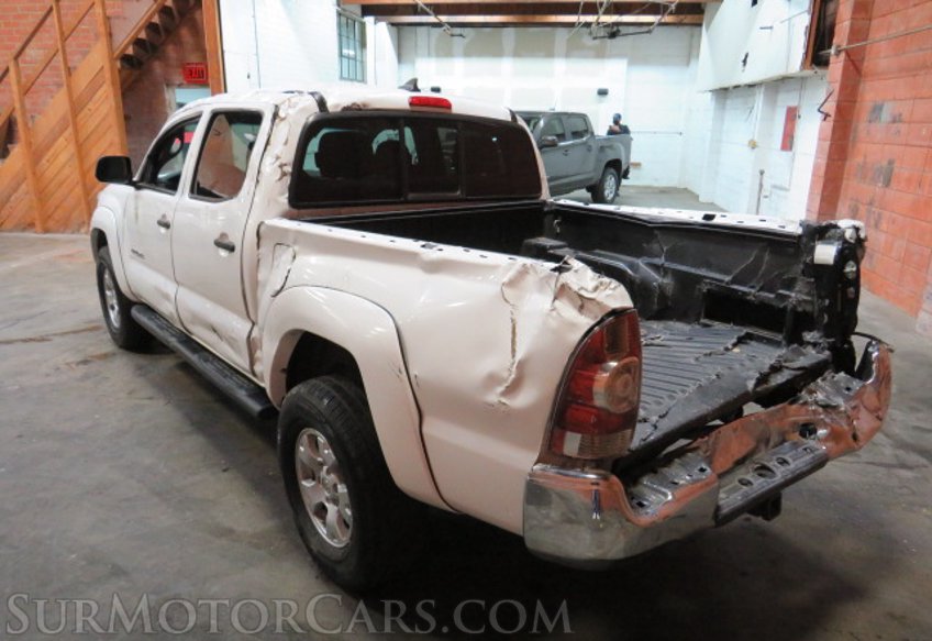 2015 Toyota Tacoma - Image 8