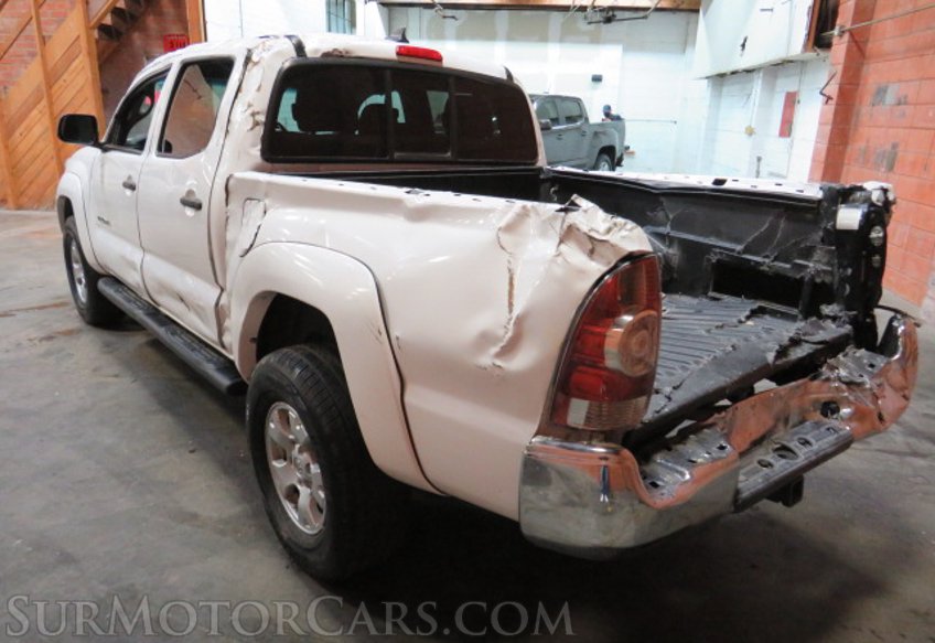 2015 Toyota Tacoma - Image 10