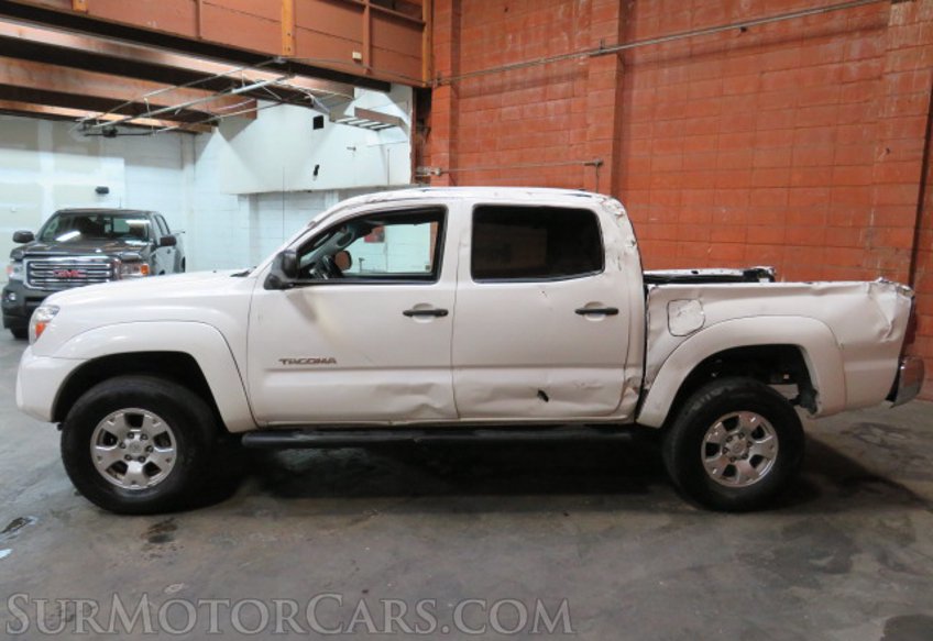 2015 Toyota Tacoma - Image 6