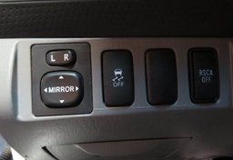 2015 Toyota Tacoma - Image 25