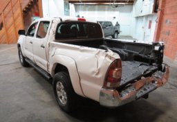 2015 Toyota Tacoma - Image 8