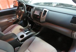 2015 Toyota Tacoma - Image 15