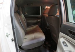 2015 Toyota Tacoma - Image 17