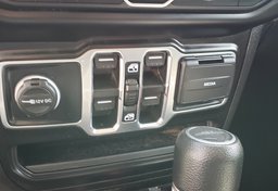 2021 Jeep Gladiator - Image 40
