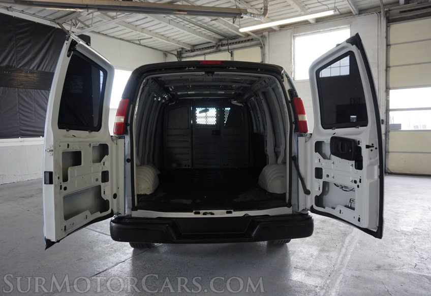 2022 Chevrolet Express - Image 24