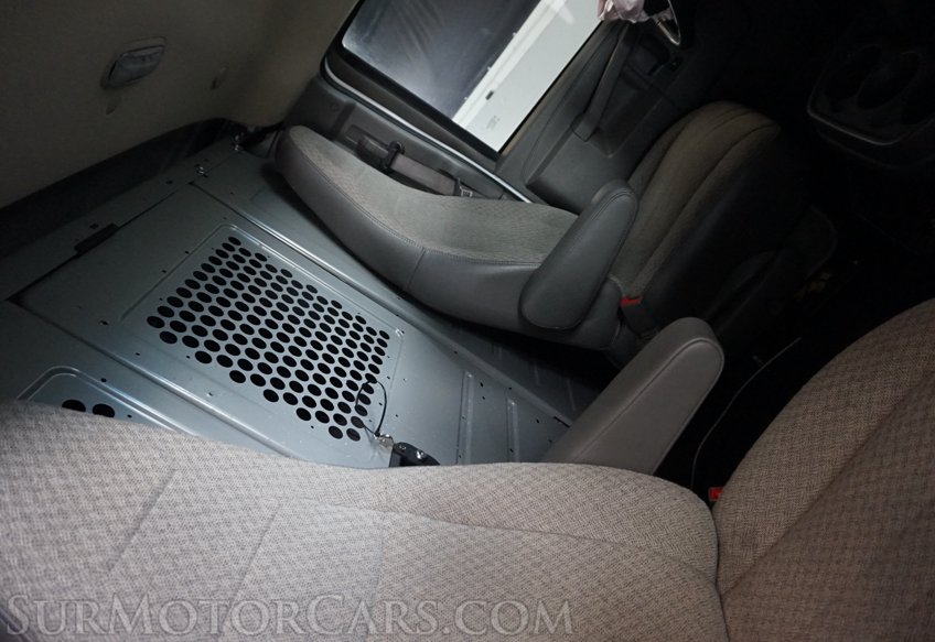 2022 Chevrolet Express - Image 33