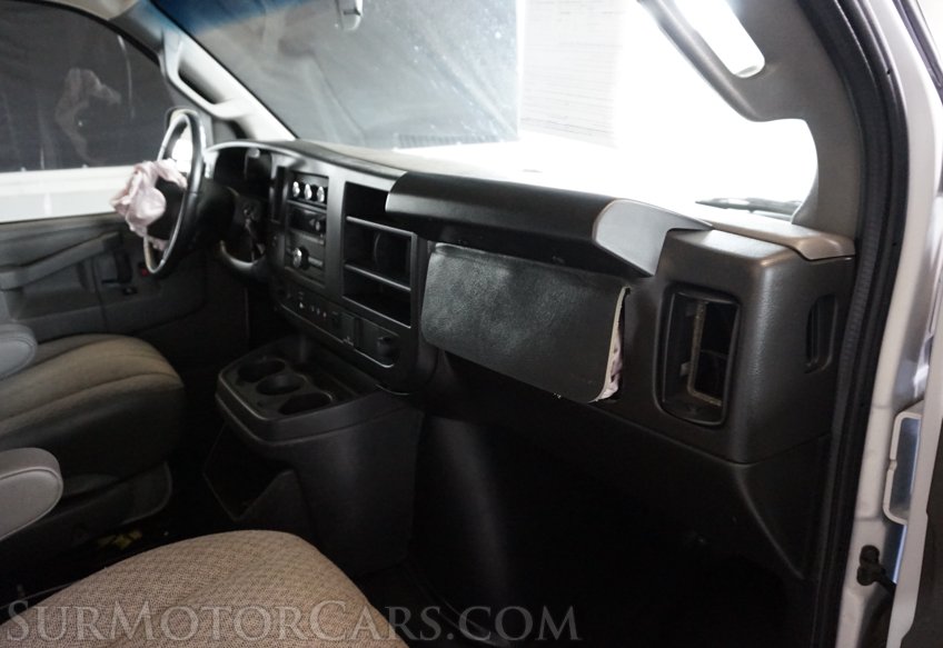 2022 Chevrolet Express - Image 28