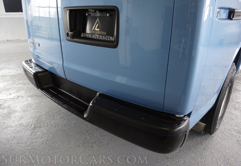 2022 Chevrolet Express - Image 20