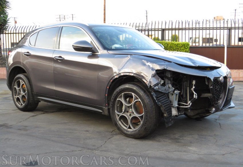 2018 Alfa Romeo Stelvio - Image 4