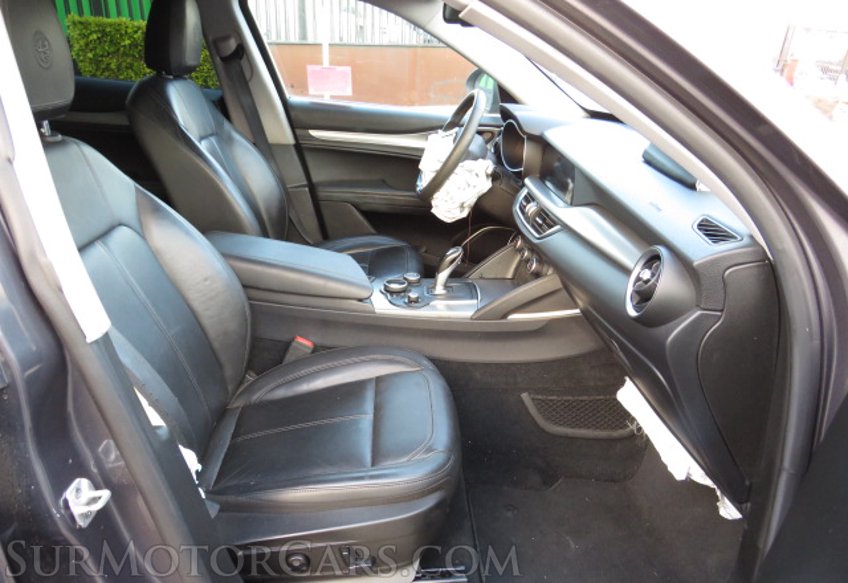 2018 Alfa Romeo Stelvio - Image 23