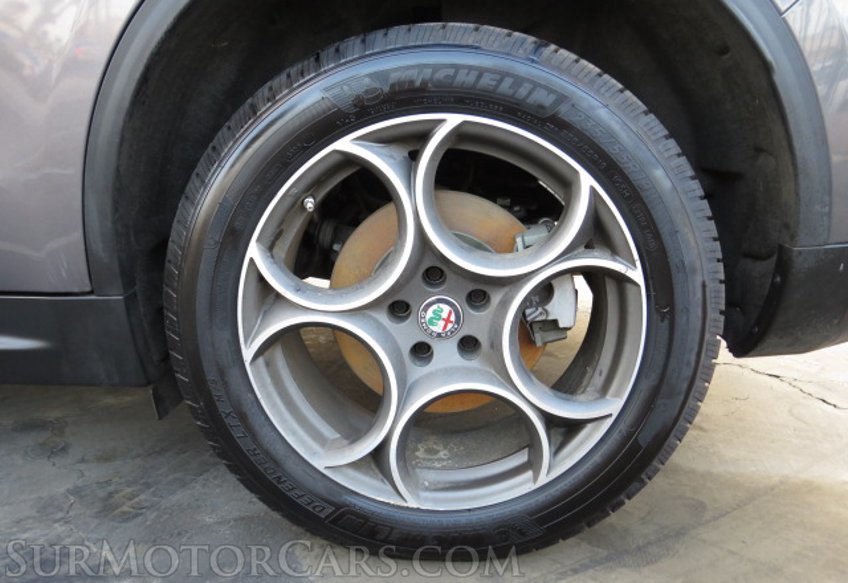 2018 Alfa Romeo Stelvio - Image 11