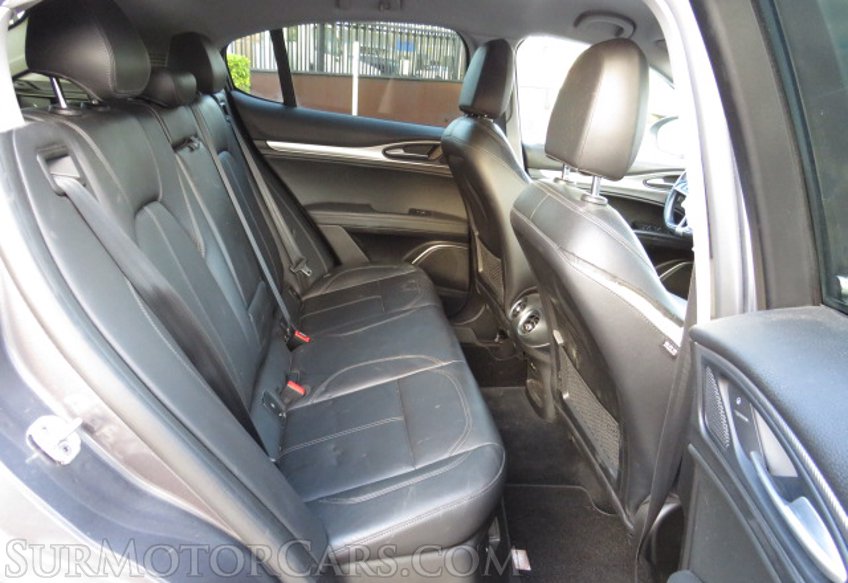 2018 Alfa Romeo Stelvio - Image 28