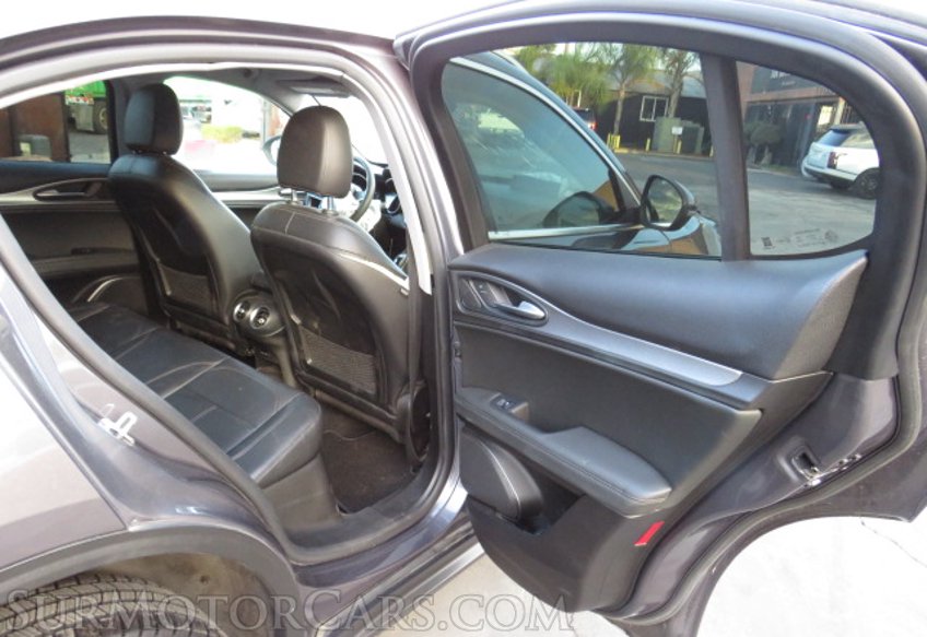 2018 Alfa Romeo Stelvio - Image 27