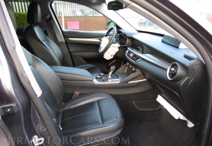 2018 Alfa Romeo Stelvio - Image 25