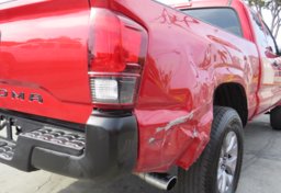 2018 Toyota Tacoma - Image 11