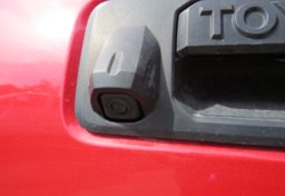 2018 Toyota Tacoma - Image 15