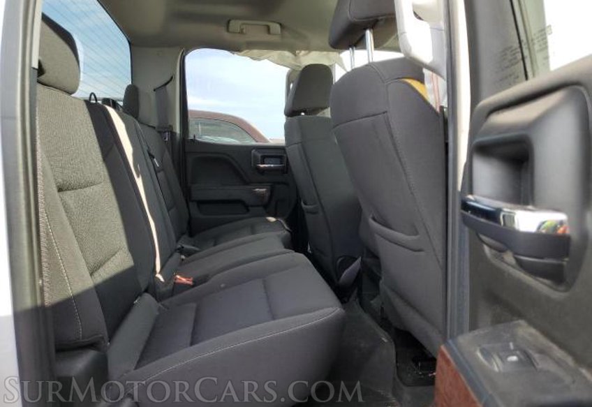 2017 GMC Sierra 2500HD - Image 9