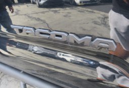2021 Toyota Tacoma - Image 17