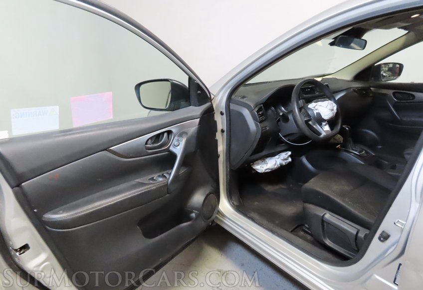 2022 Nissan Rogue Sport - Image 19