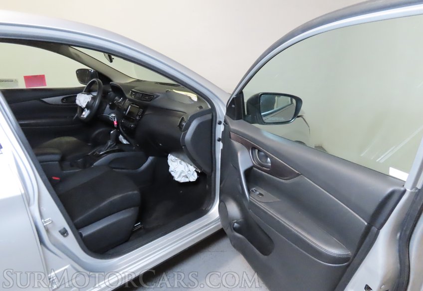 2022 Nissan Rogue Sport - Image 20