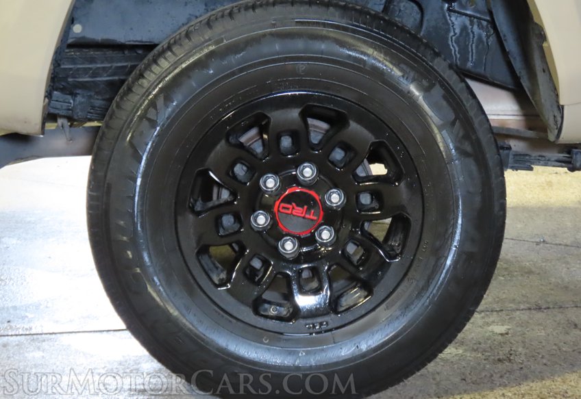 2019 Toyota Tacoma - Image 16