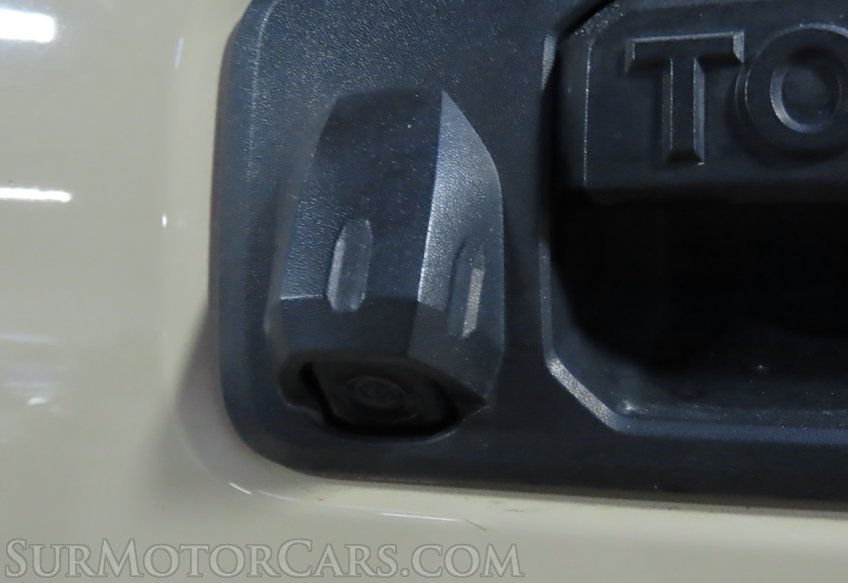 2019 Toyota Tacoma - Image 17