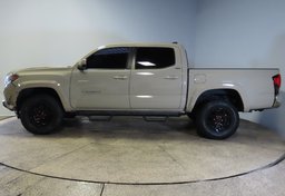 2019 Toyota Tacoma - Image 11