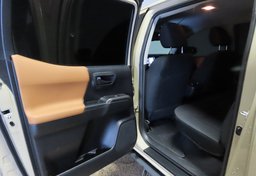 2019 Toyota Tacoma - Image 22