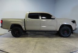 2019 Toyota Tacoma - Image 12