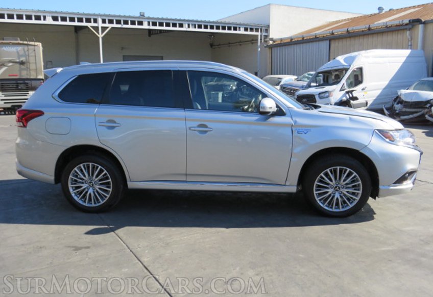 2022 Mitsubishi Outlander PHEV - Image 6
