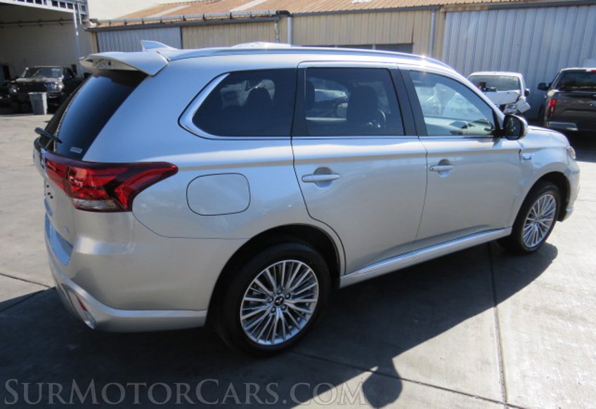 2022 Mitsubishi Outlander PHEV - Image 8