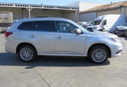 2022 Mitsubishi Outlander PHEV - Image 6