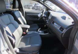 2022 Mitsubishi Outlander PHEV - Image 23