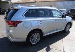 2022 Mitsubishi Outlander PHEV - Image 8