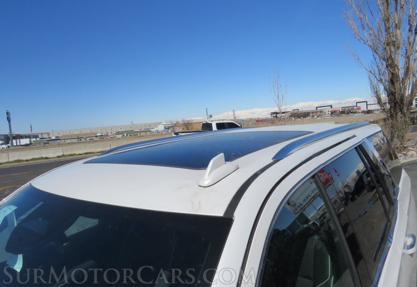 2022 Cadillac Escalade - Image 17