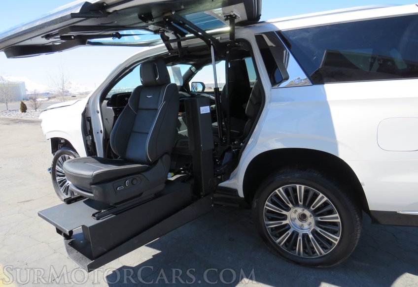 2022 Cadillac Escalade - Image 26