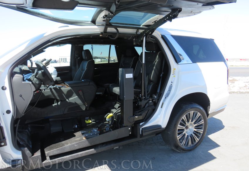 2022 Cadillac Escalade - Image 34