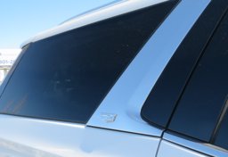 2022 Cadillac Escalade - Image 21