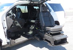 2022 Cadillac Escalade - Image 33