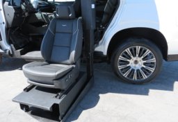 2022 Cadillac Escalade - Image 36