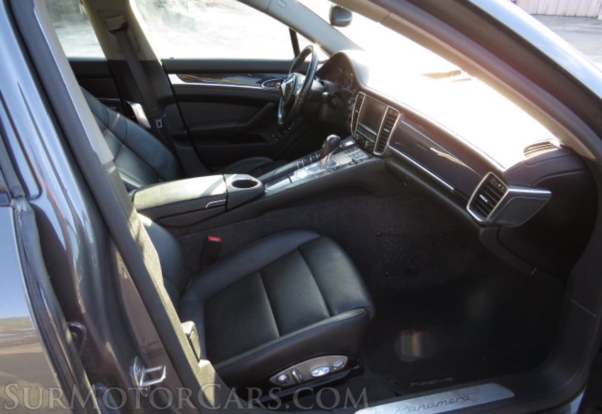 2015 Porsche Panamera - Image 30