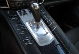2015 Porsche Panamera - Image 42