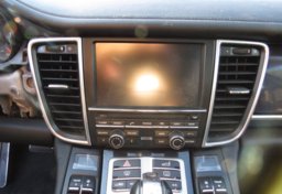 2015 Porsche Panamera - Image 44