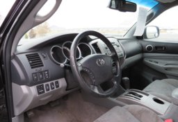 2011 Toyota Tacoma - Image 25