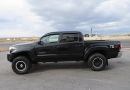 2011 Toyota Tacoma - Image 10