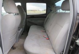 2011 Toyota Tacoma - Image 31