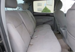 2011 Toyota Tacoma - Image 29